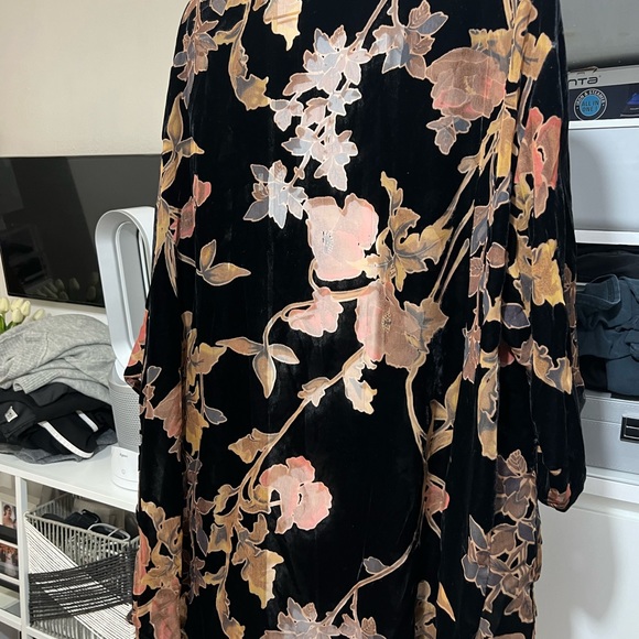 DR2 Black Floral Velvet Burnout Kimono Cardigan - Picture 3 of 4